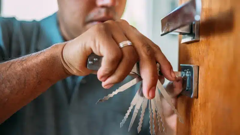 Comment choisir un serrurier à Bordeaux : conseils pour une intervention rapide et fiable