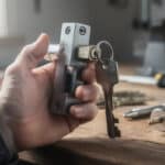 Guide d&rsquo;achat : comment choisir une serrure à double panneton adaptée ?